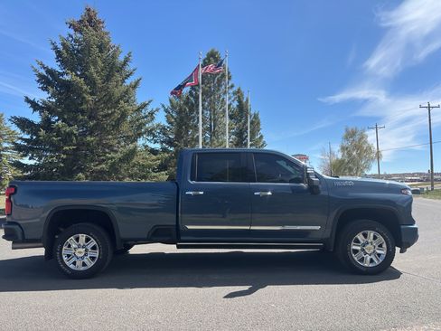 Used 2025 Chevrolet Silverado 3500 High Country w/ Technology Package AWD/4WD image 4
