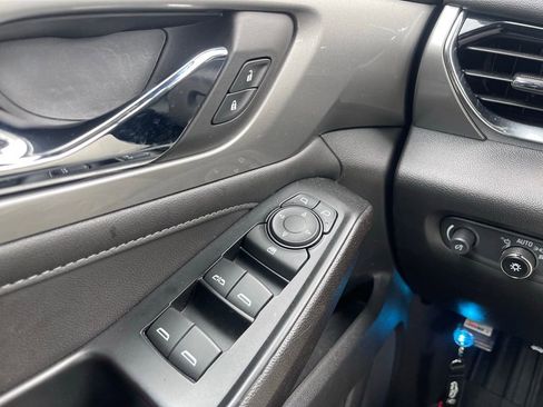 Used 2023 Chevrolet Traverse LT w/ LPO, Floor Liner Package FWD image 11