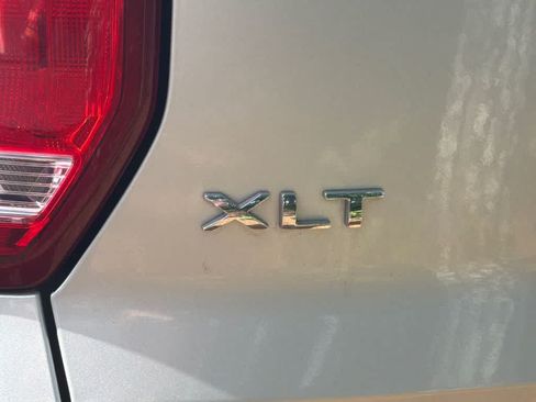 Used 2018 Ford Explorer XLT w/ Equipment Group 202A FWD image 11