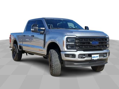 Used 2024 Ford F250 Platinum image 2