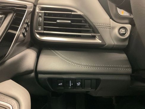 Used 2025 Subaru Outback Limited AWD/4WD image 12
