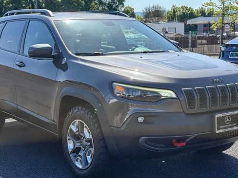 Used 2019 Jeep Cherokee Trailhawk AWD/4WD image 5