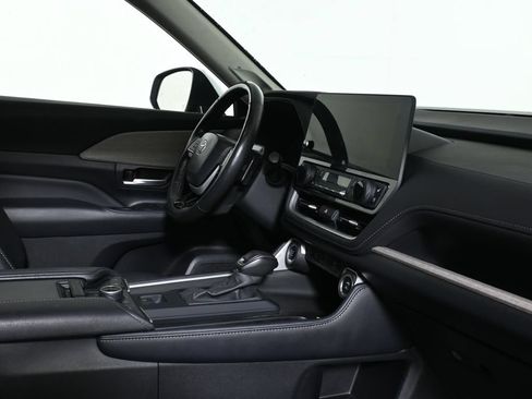 Used 2024 Toyota Grand Highlander AWD image 32