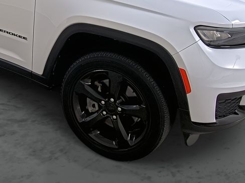 Used 2021 Jeep Grand Cherokee L Laredo AWD/4WD image 14