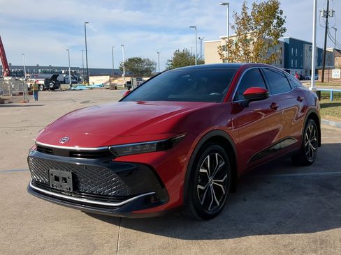 Used 2023 Toyota Crown Limited image 8