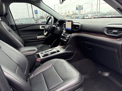 Used 2023 Ford Explorer Limited image 14