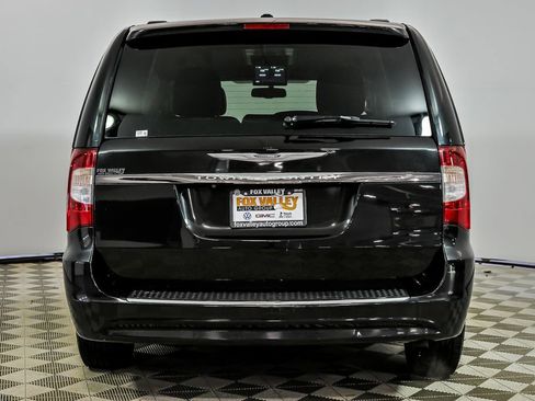 Used 2015 Chrysler Town & Country Touring w/ Driver Convenience Group FWD image 7