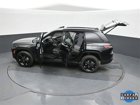 Used 2025 Jeep Grand Cherokee Limited w/ Luxury Tech Group II image 48