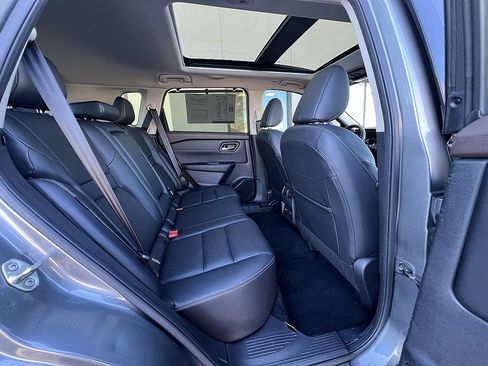 Used 2023 Nissan Rogue SL w/ SL Premium Package image 24