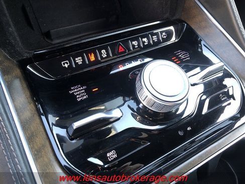 Used 2022 Jeep Grand Wagoneer Series I AWD/4WD image 13