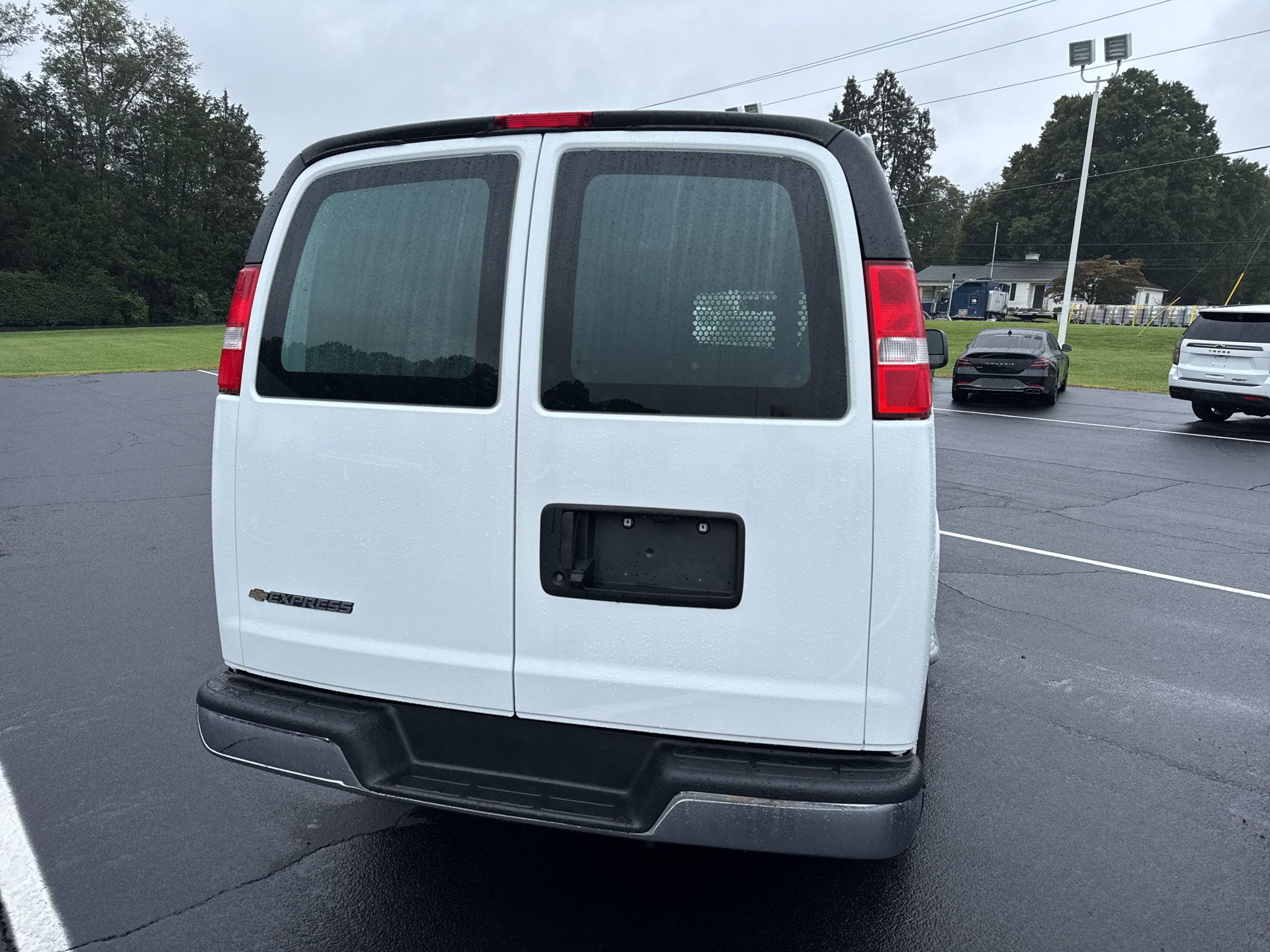 Used 2025 Chevrolet Express 2500 w/ Driver Convenience Package RWD image 5