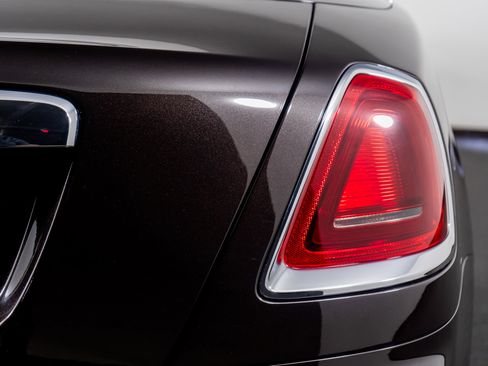 Used 2017 Rolls-Royce Dawn image 14