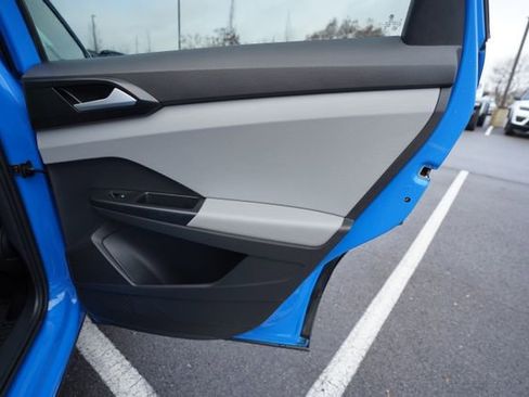 Used 2023 Volkswagen Taos SE w/ Panoramic Sunroof Package image 23