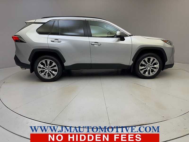 Used 2021 Toyota RAV4 XLE Premium AWD/4WD image 6