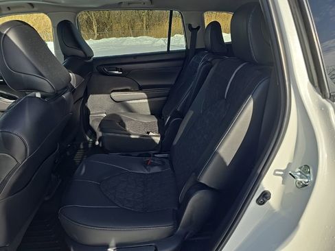 Certified 2025 Toyota Highlander XLE image 25