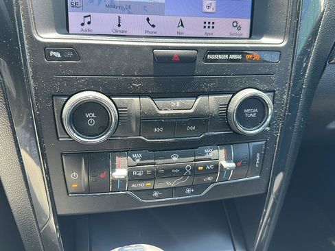 Used 2019 Ford Explorer XLT w/ Equipment Group 202A AWD/4WD image 19