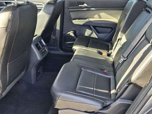 Certified 2022 Volkswagen Atlas SE image 12