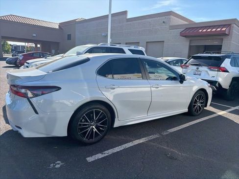 Used 2022 Toyota Camry SE FWD image 6