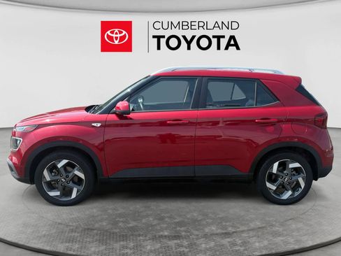 Used 2022 Hyundai Venue Limited FWD image 2