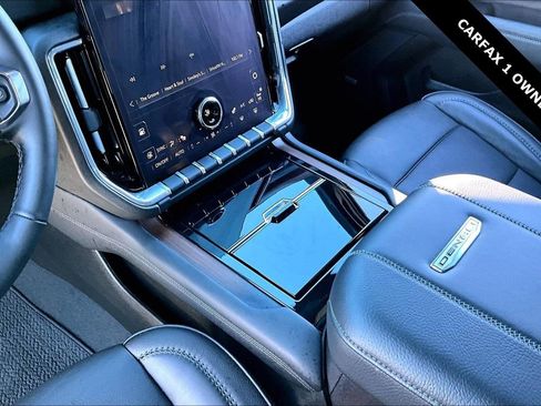 Used 2025 GMC Yukon Denali image 17