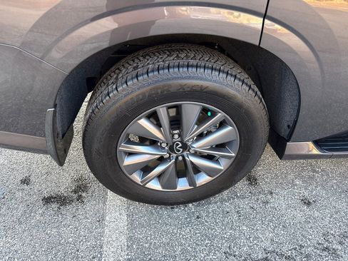 Certified 2025 INFINITI QX80 Pure AWD/4WD image 32