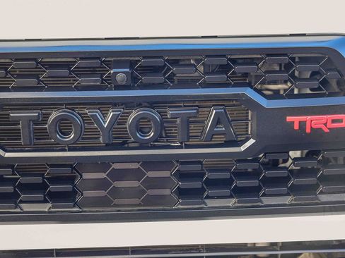 Used 2022 Toyota Tacoma TRD Off-Road image 13