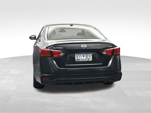 Used 2024 Nissan Altima 2.5 SV FWD image 4