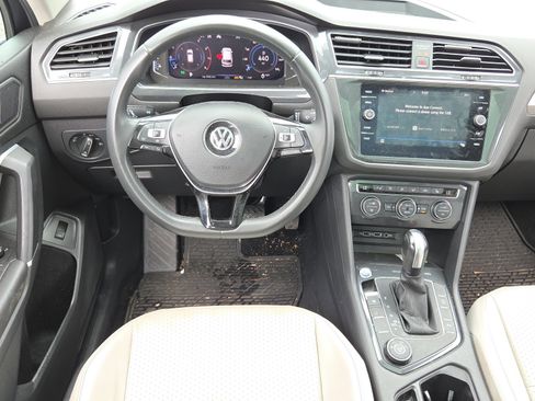 Used 2020 Volkswagen Tiguan SE image 14