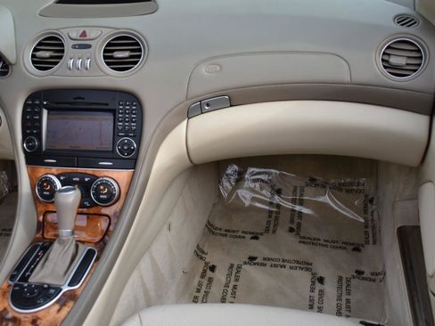 Used 2009 Mercedes-Benz SL 550 image 19