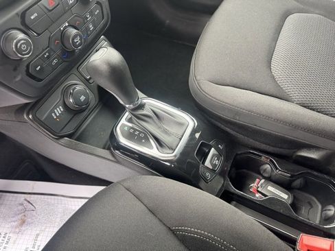 Used 2022 Jeep Renegade Altitude image 22