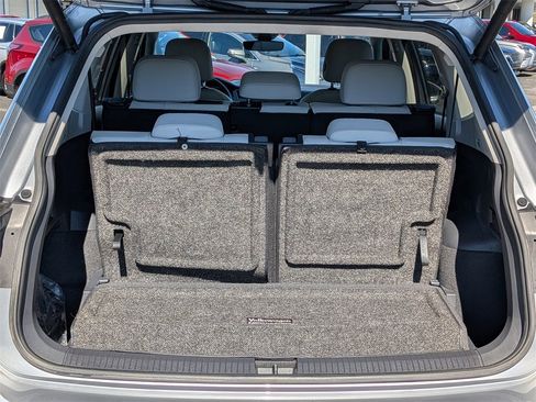 Used 2020 Volkswagen Tiguan SEL image 13