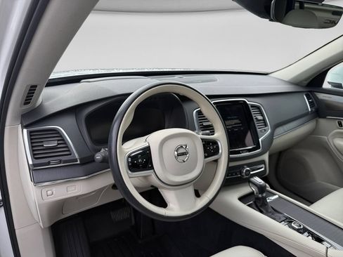 Used 2020 Volvo XC90 T5 Momentum w/ Protection Package Premier AWD/4WD image 11