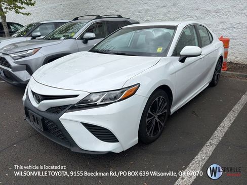 Used 2019 Toyota Camry SE FWD image 1