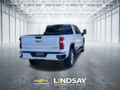 Used 2022 Chevrolet Silverado 2500 High Country w/ Technology Package image 9