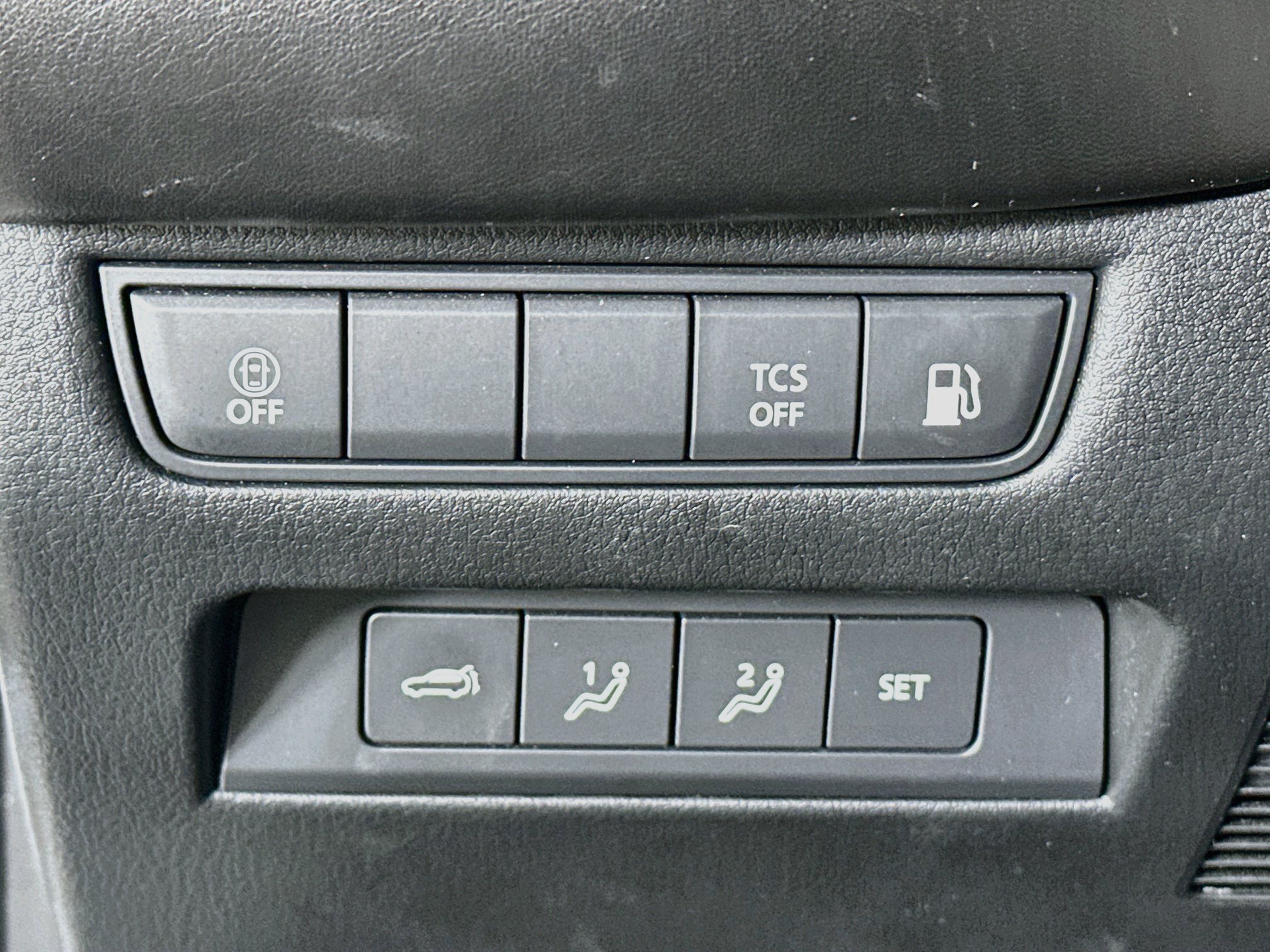 Used 2025 MAZDA CX-50 AWD 2.5 Hybrid w/ Premium Pkg image 17