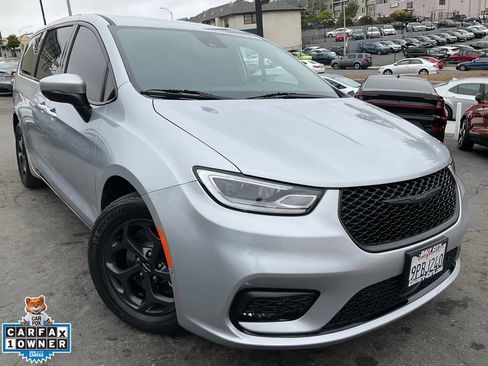 Used 2023 Chrysler Pacifica Touring-L w/ S Appearance Package FWD image 1