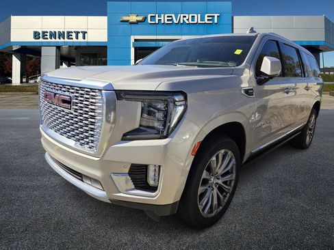 Used 2021 GMC Yukon XL Denali w/ Denali Premium Package image 2