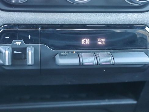 Used 2022 RAM 2500 Tradesman w/ Chrome Appearance Group image 31