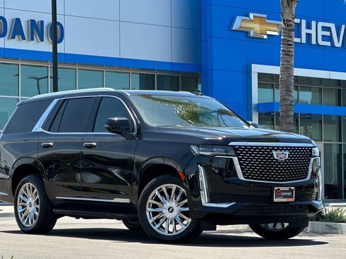 Used 2023 Cadillac Escalade Premium Luxury RWD image 2