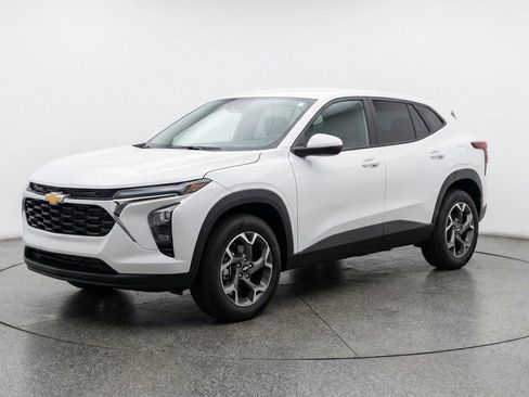 Used 2025 Chevrolet Trax LT image 3