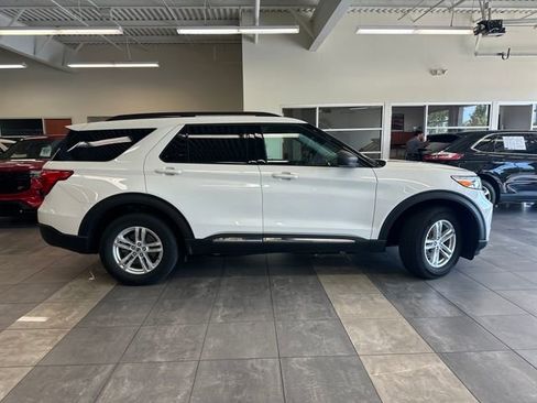 Used 2023 Ford Explorer XLT w/ Equipment Group 202A AWD/4WD image 9