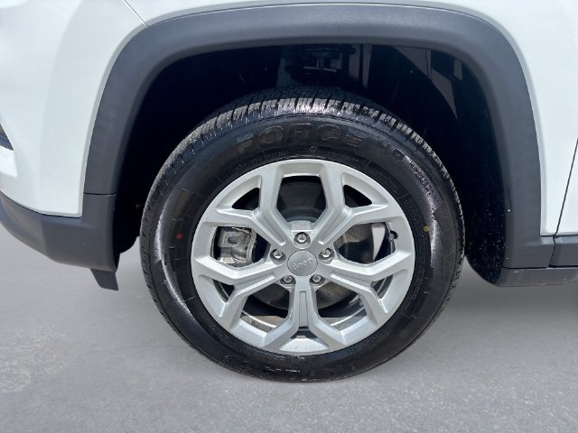 Used 2024 Jeep Compass Latitude AWD/4WD image 10