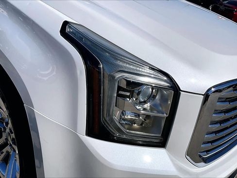Used 2020 GMC Yukon SLT w/ Premium Edition image 27