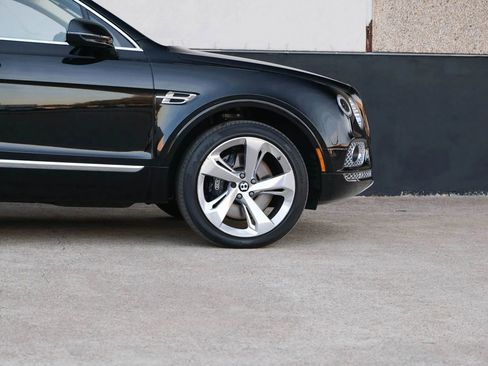 Used 2018 Bentley Bentayga image 13