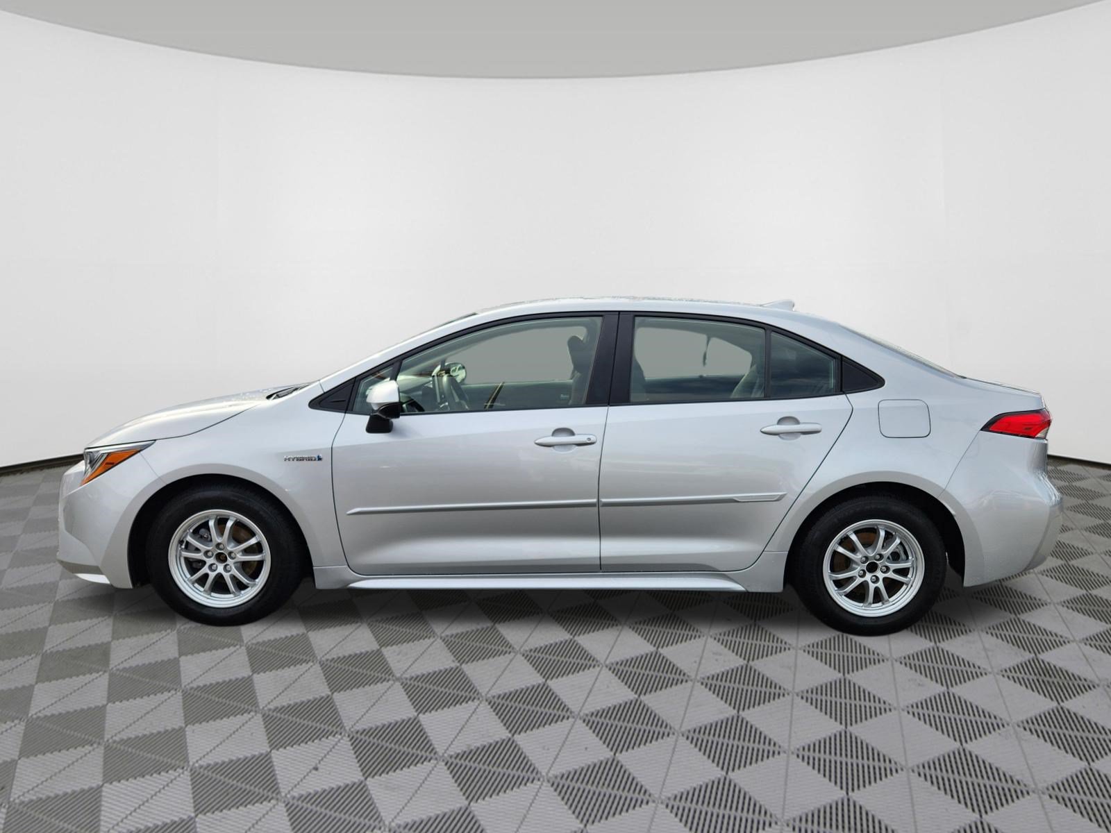 Used 2020 Toyota Corolla LE FWD image 5
