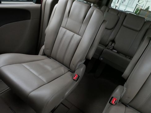 Used 2015 Chrysler Town & Country Touring-L w/ Driver Convenience Group FWD image 12