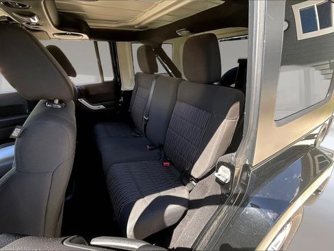Used 2011 Jeep Wrangler Unlimited Sahara AWD/4WD image 19