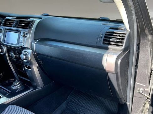 Used 2018 Toyota 4Runner SR5 AWD/4WD image 22