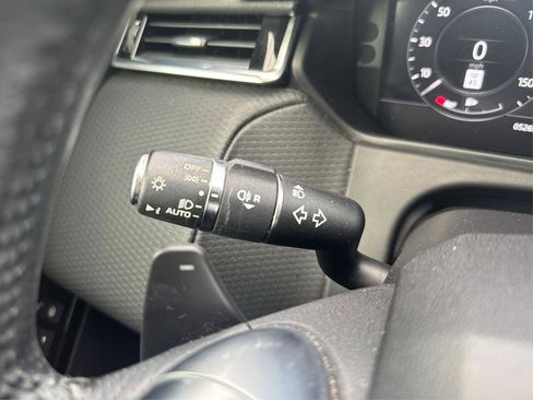 Used 2019 Land Rover Range Rover Velar S image 29