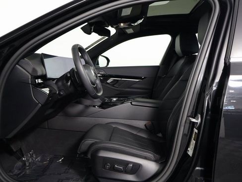 Used 2025 BMW 530i w/ Premium Package image 10